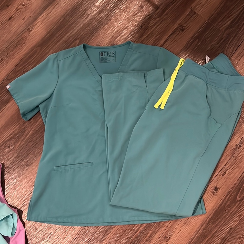 Figs Marine Casma Top size L and Marine Kade Cargo Pant size L/T Set